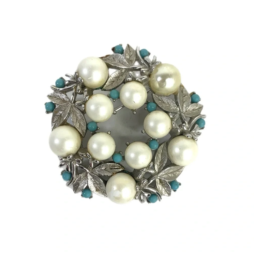 Vintage Sarah Coventry “Alaskan Summer” Silver Tone & Faux Pearl Brooch Pin